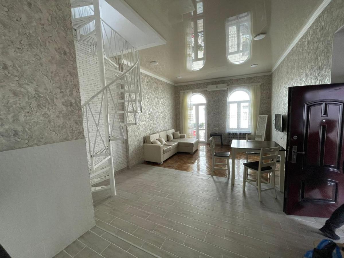 Центр Города Батуми Apartment Rustaveli 13 Luaran gambar